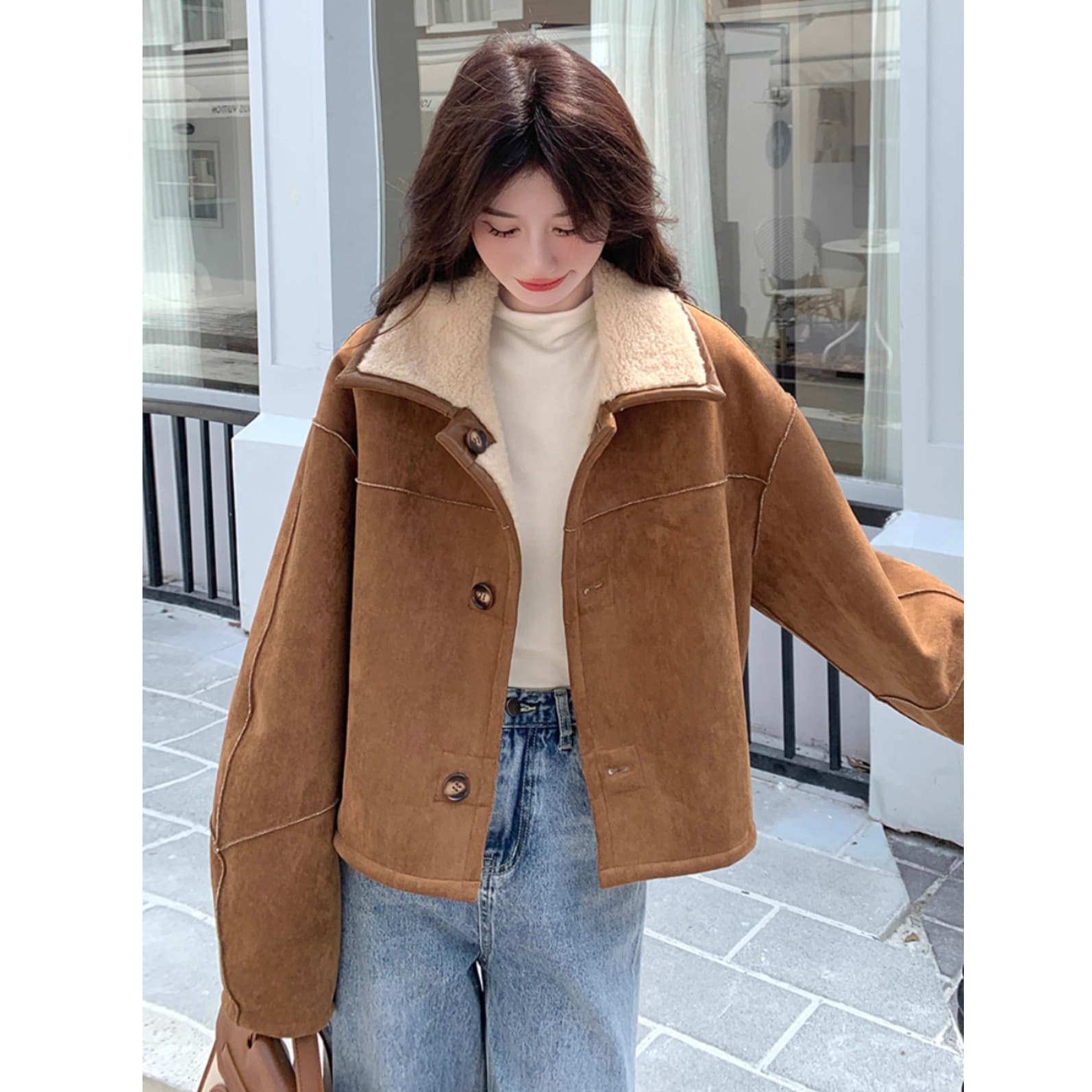 두꺼운 470 그램 스웨이드 양털 플리스 복합 루즈핏 쇼트 스타일 양성 및 음성 둘 착용 양털 폴로 칼라 여성 코트 이미지 4