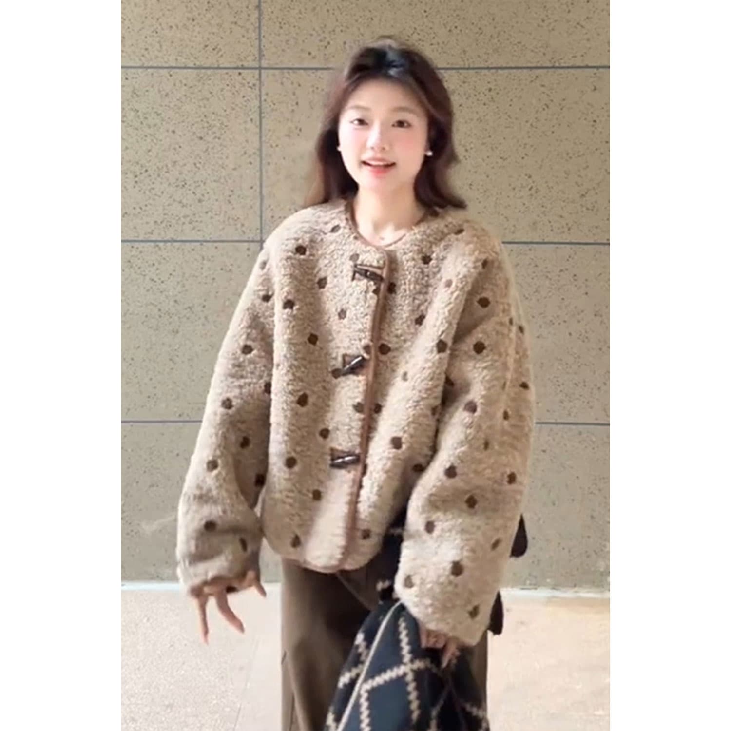 500 그램 양털 플리스 복합 스웨이드 수건 자수 법 하나 패션 두꺼움 맨위 도트 무늬 피모 하나 재킷