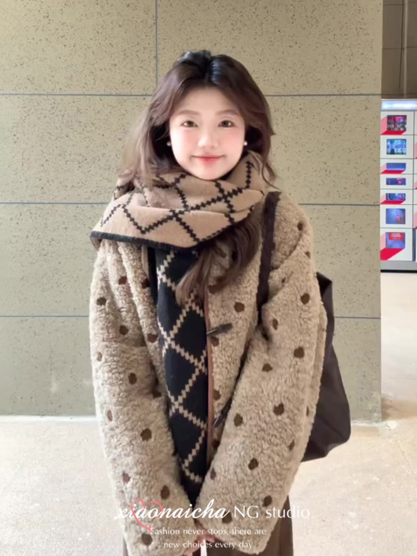 500 그램 양털 플리스 복합 스웨이드 수건 자수 법 하나 패션 두꺼움 맨위 도트 무늬 피모 하나 재킷 상세 이미지 2