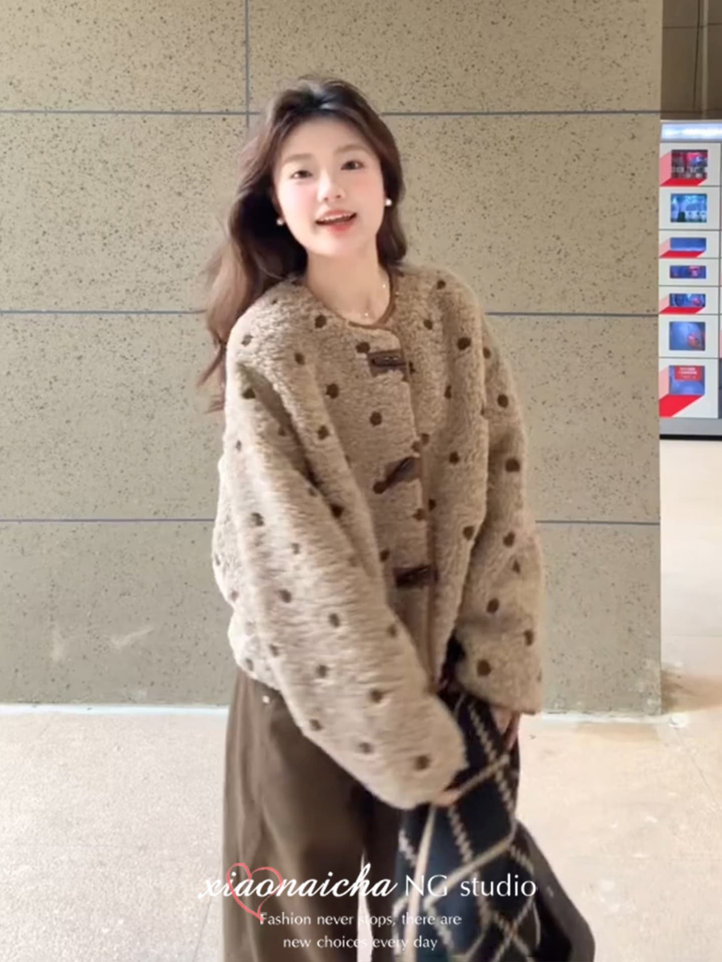 500 그램 양털 플리스 복합 스웨이드 수건 자수 법 하나 패션 두꺼움 맨위 도트 무늬 피모 하나 재킷 상세 이미지 5