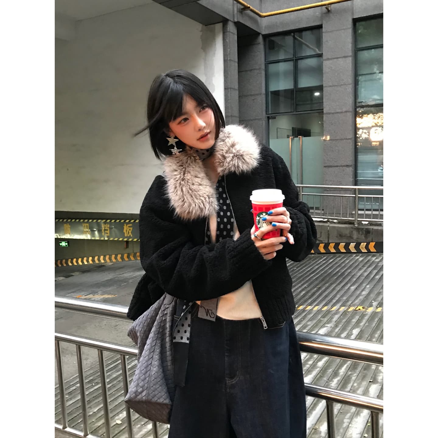 두꺼운 500 그램 양털 플리스 복합 스웨이드 큰 모피 칼라 하나 아메리칸 레트로 모피 칼라 두꺼운 긴팔 검정색 맨위 이미지 4
