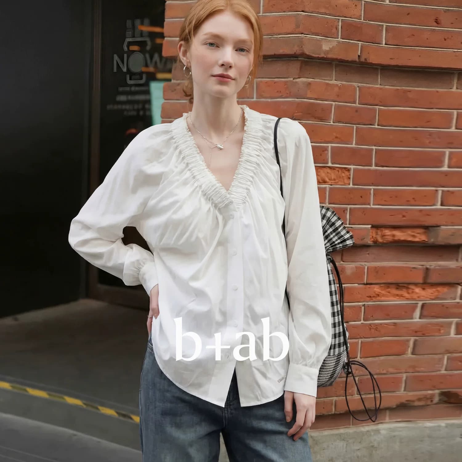 두꺼운 모래 워시 사선 무늬 원단 작은 대중 디자인 주름 v 칼라 프릴 거품 소매 긴팔 여성 셔츠 가을