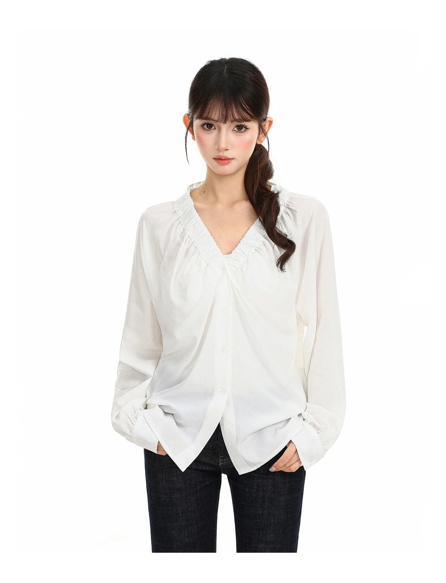 두꺼운 모래 워시 사선 무늬 원단 절묘한 프릴 v 리더쉽 단추 거품 소매 슬림해 보이는 화이트 맨위 여성 상세 이미지 7