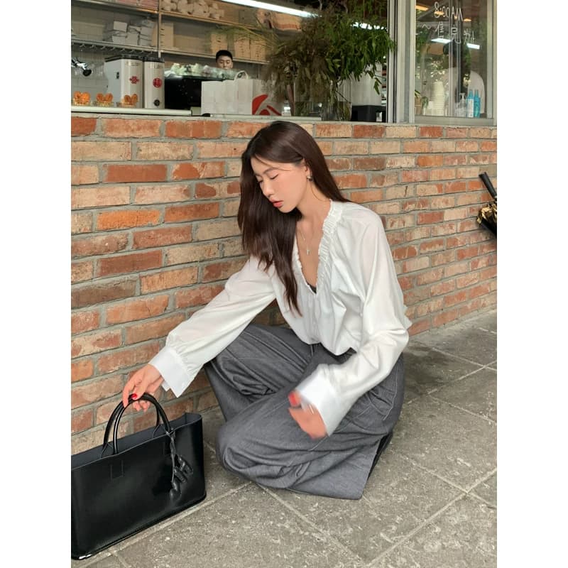 두꺼운 모래 워시 사선 무늬 원단 빛 요리 한 바람 주름 v 칼라 프릴 거품 소매 다용도 여성 흰 셔츠 이미지 4