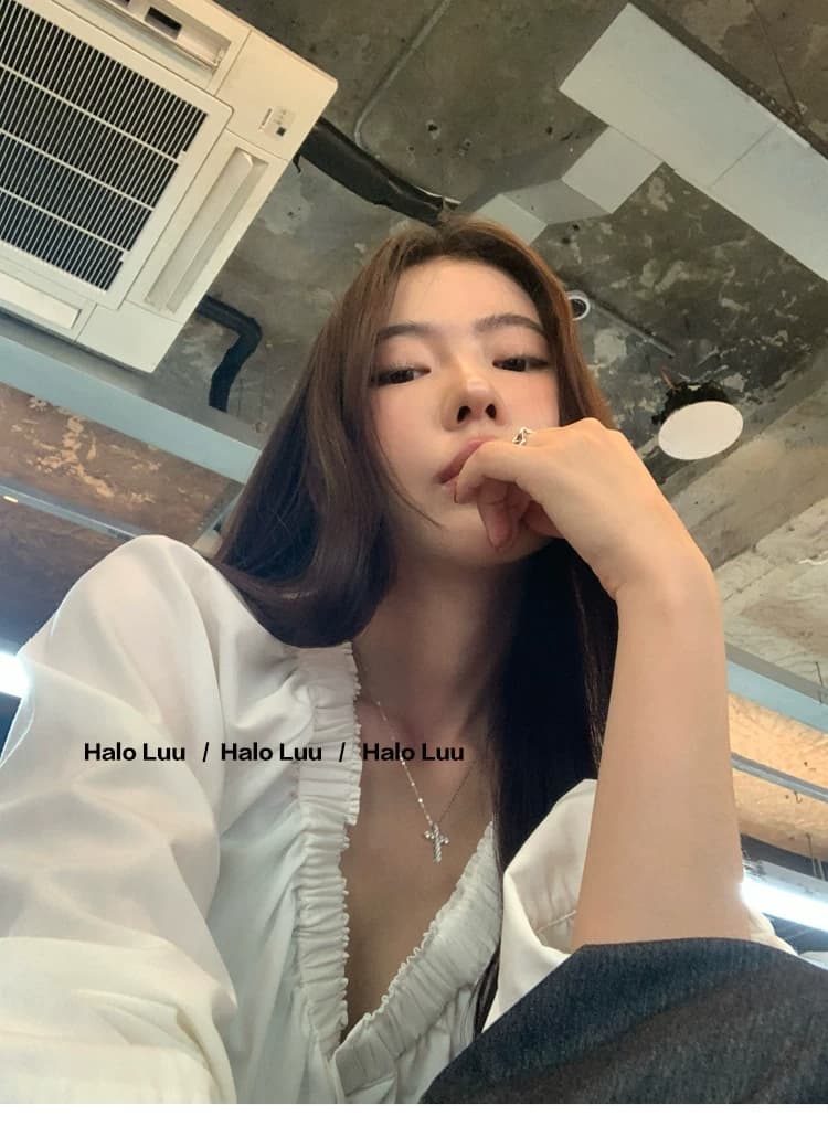 두꺼운 모래 워시 사선 무늬 원단 빛 요리 한 바람 주름 v 칼라 프릴 거품 소매 다용도 여성 흰 셔츠 상세 이미지 6