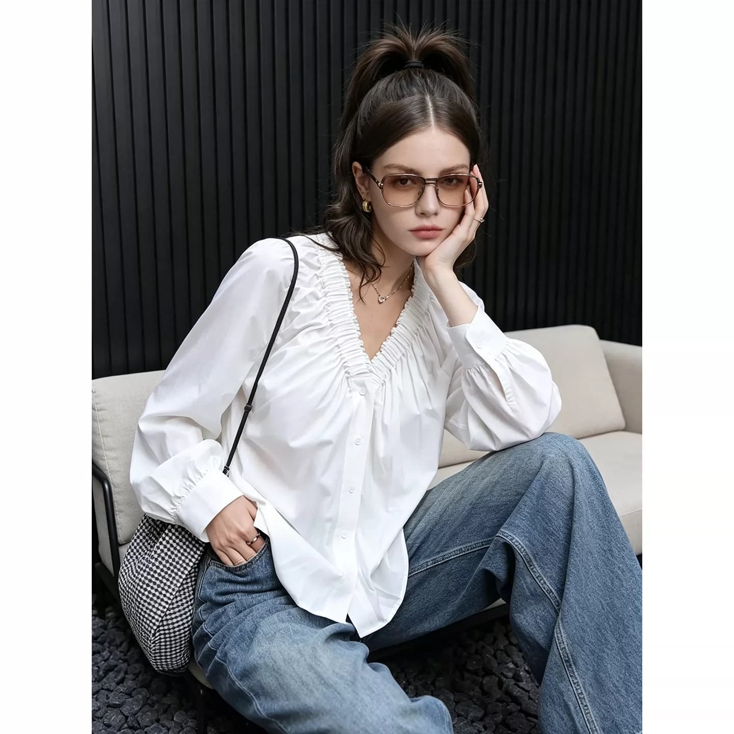 두꺼운 모래 워시 사선 무늬 원단 한국 스타일 부드러운 프릴 v 칼라 가을 어깨 거품 소매 싱글 줄 버튼 셔츠 여성 이미지 2