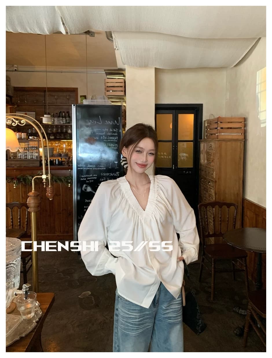 두꺼운 모래 워시 사선 무늬 원단 출퇴근 다용도 주름 v 칼라 프릴 거품 소매 싱글 줄 버튼 여성 셔츠 상세 이미지 2