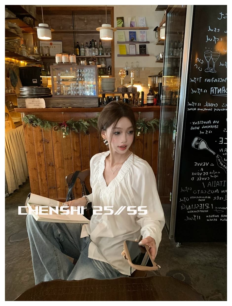 두꺼운 모래 워시 사선 무늬 원단 출퇴근 다용도 주름 v 칼라 프릴 거품 소매 싱글 줄 버튼 여성 셔츠 상세 이미지 4
