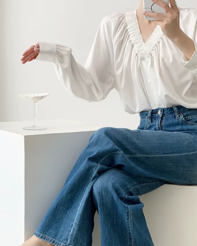 두꺼운 모래 워시 사선 무늬 원단 부드러운 품격 프릴 v 칼라 거품 소매 단색 싱글 줄 버튼 여성 셔츠 상세 이미지 15
