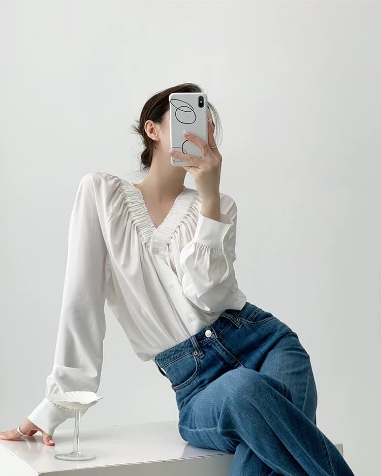 두꺼운 모래 워시 사선 무늬 원단 부드러운 품격 프릴 v 칼라 거품 소매 단색 싱글 줄 버튼 여성 셔츠 상세 이미지 16