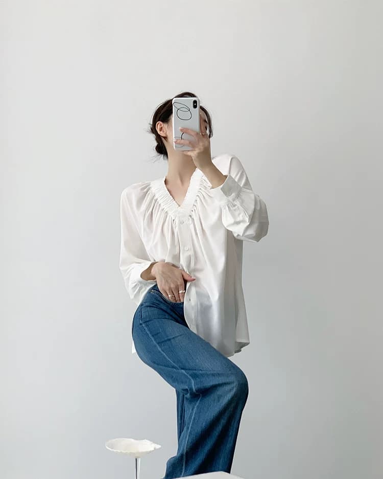 두꺼운 모래 워시 사선 무늬 원단 부드러운 품격 프릴 v 칼라 거품 소매 단색 싱글 줄 버튼 여성 셔츠 상세 이미지 24