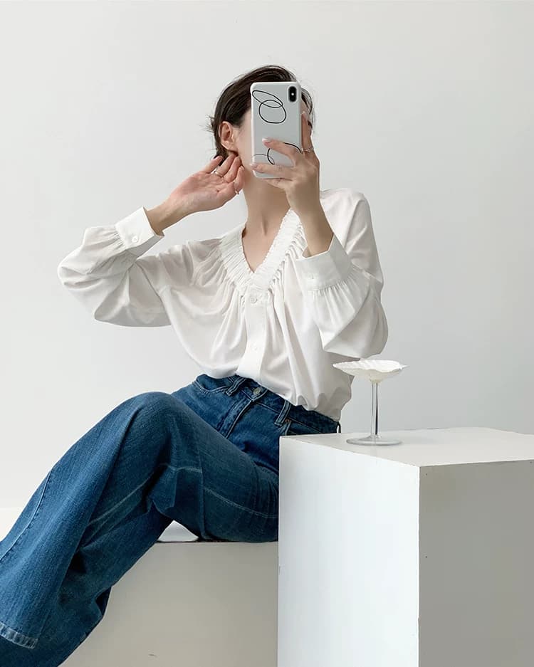 두꺼운 모래 워시 사선 무늬 원단 부드러운 품격 프릴 v 칼라 거품 소매 단색 싱글 줄 버튼 여성 셔츠 상세 이미지 30