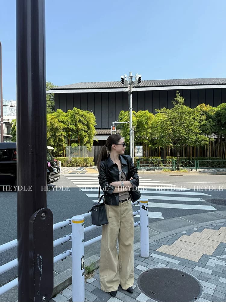 바보 빛 PU 가죽 원단 네리 차가운 센스 품격 폴로 칼라 스와로브스키 단추 쇼트 스타일 검정색 가죽 재킷 여성 재킷 상세 이미지 22