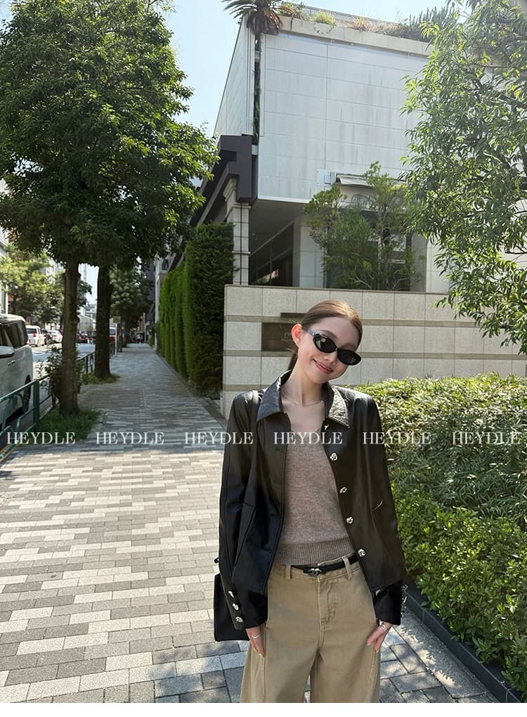 바보 빛 PU 가죽 원단 네리 차가운 센스 품격 폴로 칼라 스와로브스키 단추 쇼트 스타일 검정색 가죽 재킷 여성 재킷 상세 이미지 34