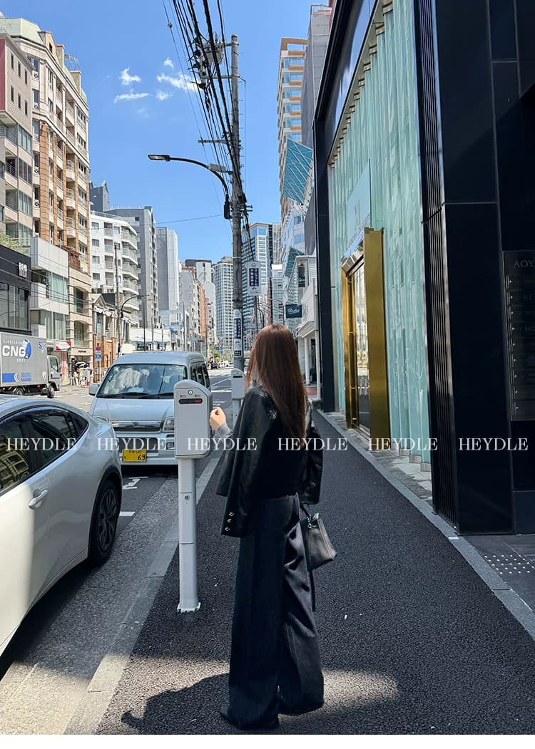 바보 빛 PU 가죽 원단 네리 차가운 센스 품격 폴로 칼라 스와로브스키 단추 쇼트 스타일 검정색 가죽 재킷 여성 재킷 상세 이미지 40