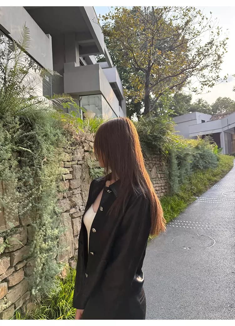 바보 빛 PU 가죽 원단 네리 작은 대중 빛 럭셔리 폴로 칼라 꽃 훈련 버클 쇼트 스타일 검정색 가죽 재킷 맨위 여성 가을 상세 이미지 26