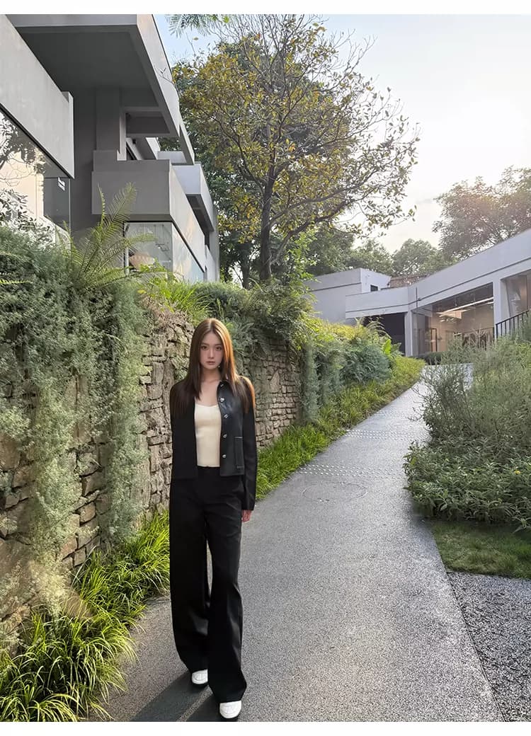 바보 빛 PU 가죽 원단 네리 작은 대중 빛 럭셔리 폴로 칼라 꽃 훈련 버클 쇼트 스타일 검정색 가죽 재킷 맨위 여성 가을 상세 이미지 31