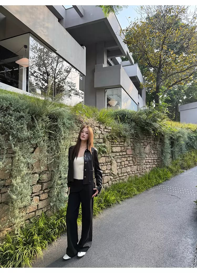 바보 빛 PU 가죽 원단 네리 작은 대중 빛 럭셔리 폴로 칼라 꽃 훈련 버클 쇼트 스타일 검정색 가죽 재킷 맨위 여성 가을 상세 이미지 33