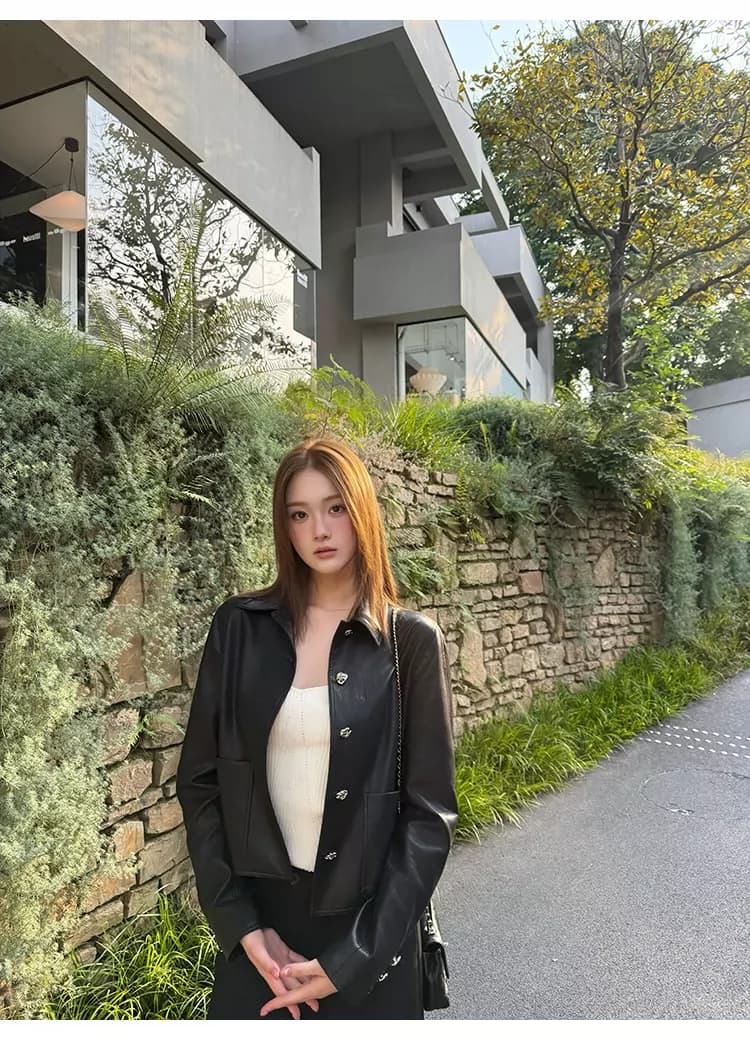 바보 빛 PU 가죽 원단 네리 작은 대중 빛 럭셔리 폴로 칼라 꽃 훈련 버클 쇼트 스타일 검정색 가죽 재킷 맨위 여성 가을 상세 이미지 34