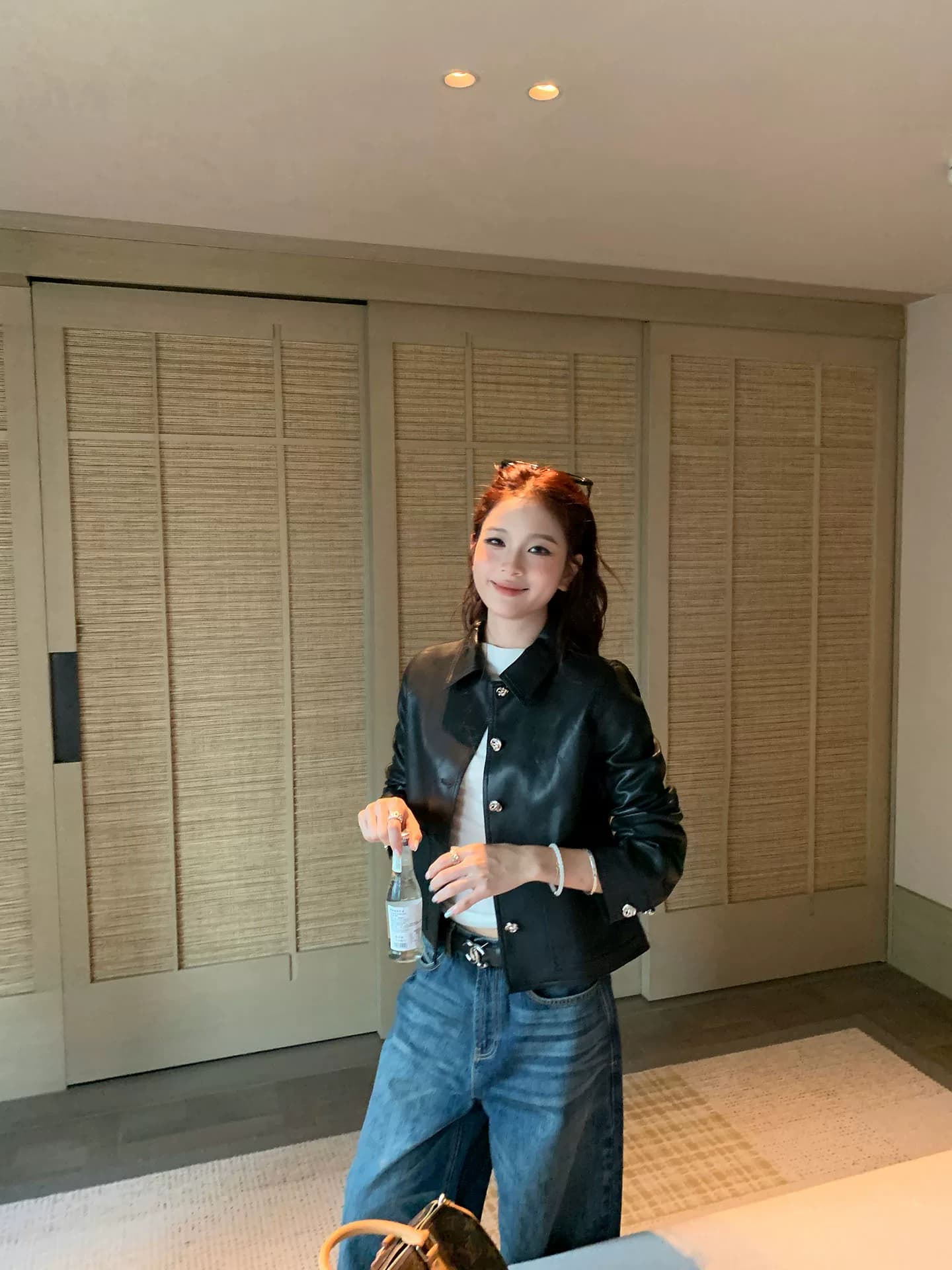 바보 빛 PU 가죽 원단 네리 세련된 외국 가스 꽃 훈련 버클 폴로 칼라 검정색 쇼트 스타일 가죽 재킷 여성 재킷 가을 상세 이미지 12
