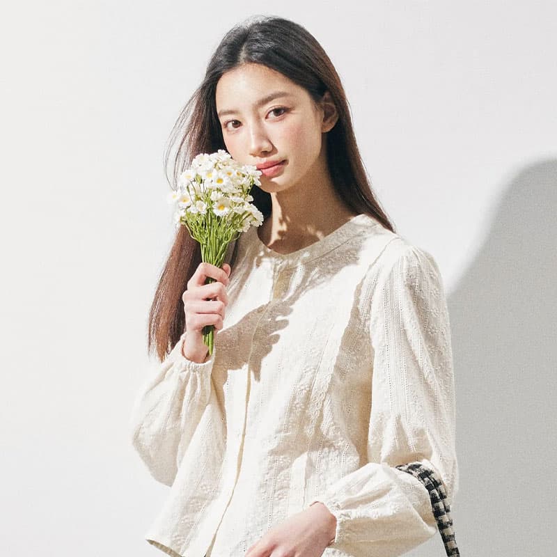 순면 자수 원단 꽃잎 단추 부드러운 살구 색상 라운드 넥 자카드 쇼트 스타일 거품 소매 긴팔 셔츠 여성