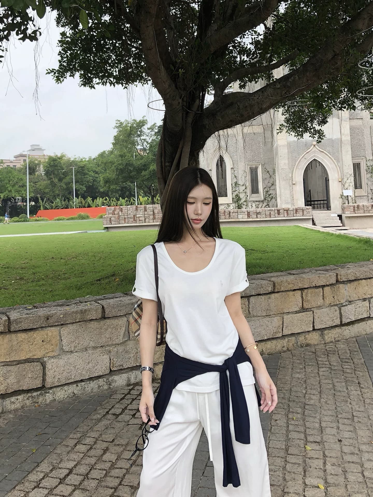 레드 맨 파빌리온 반팔 티셔츠 여성 2026 새로운 여름 착용 가져 가라. 화이트 긍정적 인 어깨 고유 한 아름다운 그레이트 봐 의류 상세 이미지 5