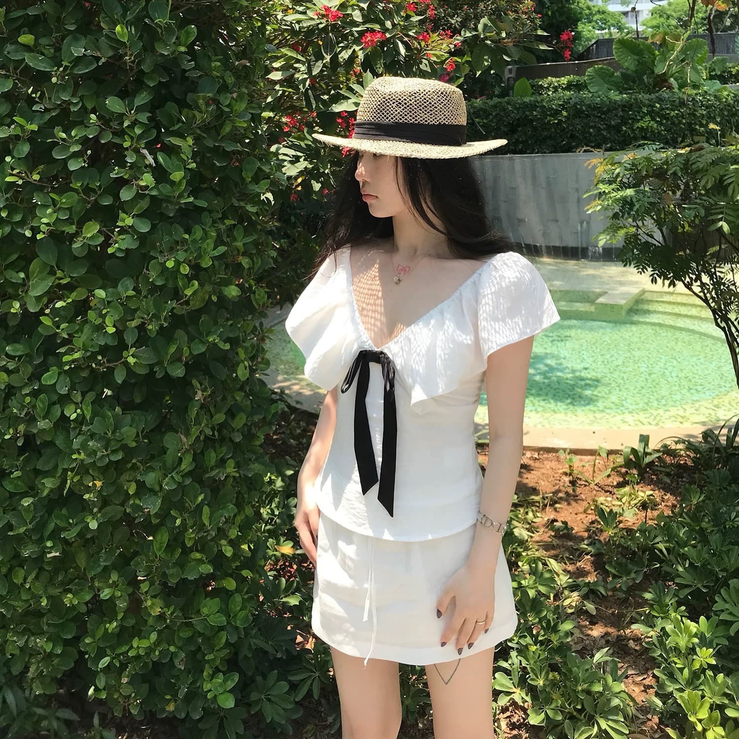 sheepland 정원 영 접시 V넥 레이스업 나비 매듭 프릴 반팔 티셔츠 여성 여름 허리 수축 슬림해 보이는 맨위 상세 이미지 5