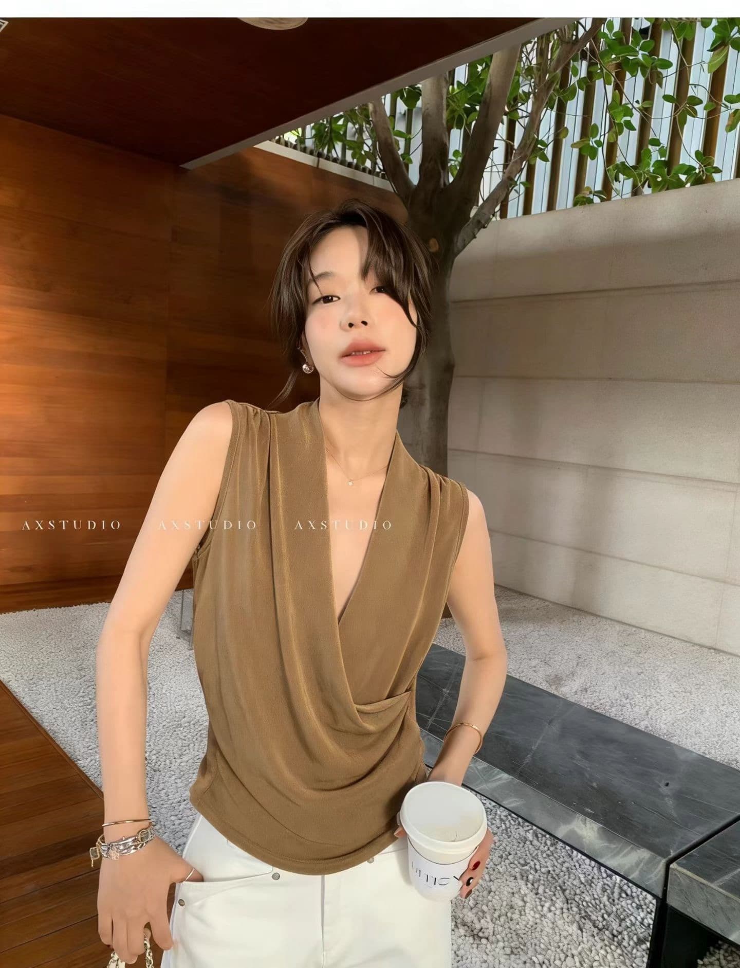 2026 여름 새로운 익스트림 제인 오래된 돈 바람 십자가 V넥 주간 실크 니트 조끼 여성 세련된 몸매 가꾸기 민소매 상세 이미지 1
