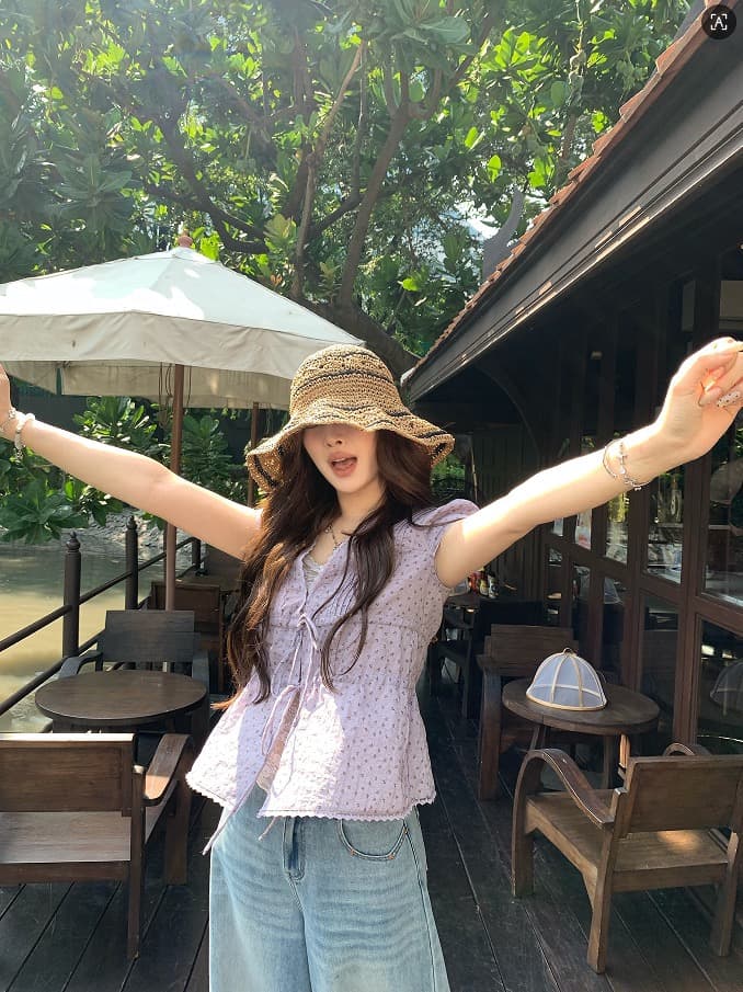 한 부서 꽃무늬 반팔 여성 셔츠 초기 여름 착용 가져 가라. 레이스업 V넥 셔츠 작은 셔츠 몸매 가꾸기 슬림해 보이는 보라색 맨위 상세 이미지 1