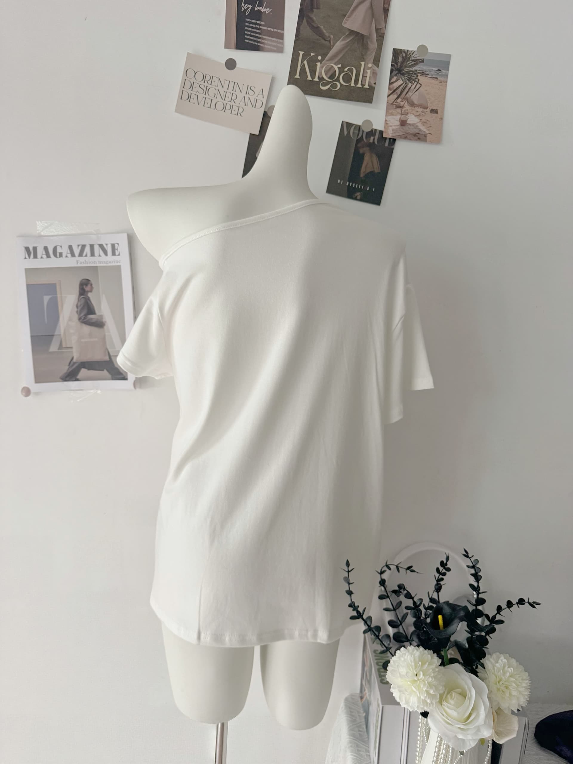 rase le sol butterfly letter 화이트 비스듬한 어깨 주머니 티셔츠 루즈핏 반팔 맨위 상세 이미지 5