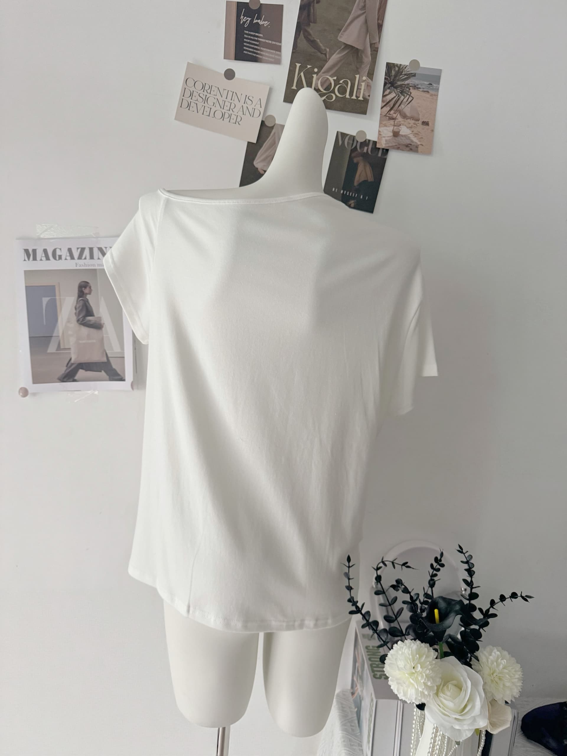 rase le sol butterfly letter 화이트 비스듬한 어깨 주머니 티셔츠 루즈핏 반팔 맨위 상세 이미지 6