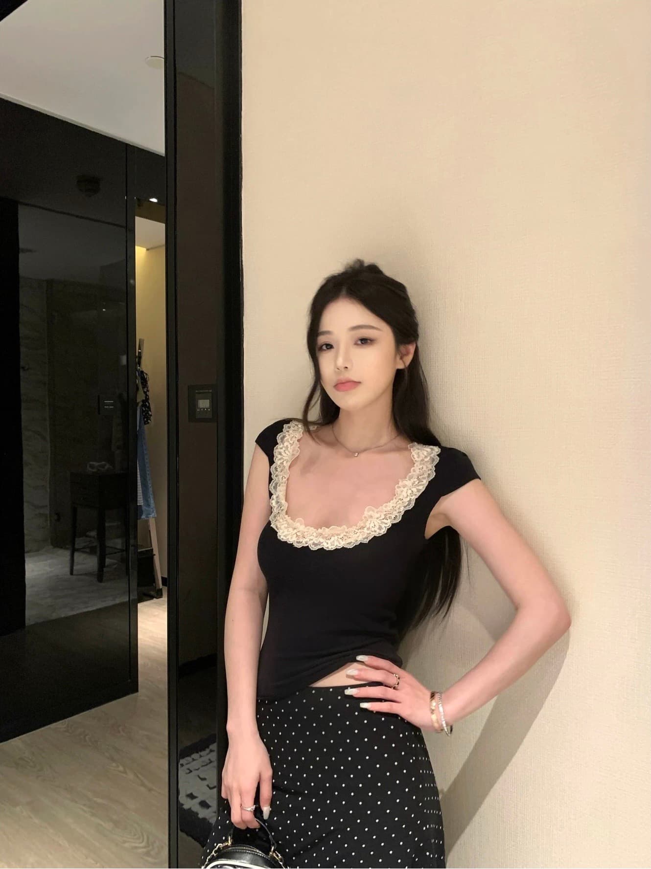 wuu2sweet 우 너무 달콤한 대 u 칼라 레이스 측면 반팔 티셔츠 여성 여름 몸매 가꾸기 슬림해 보이는 허리 수축 순수한 욕망 맨위 상세 이미지 1
