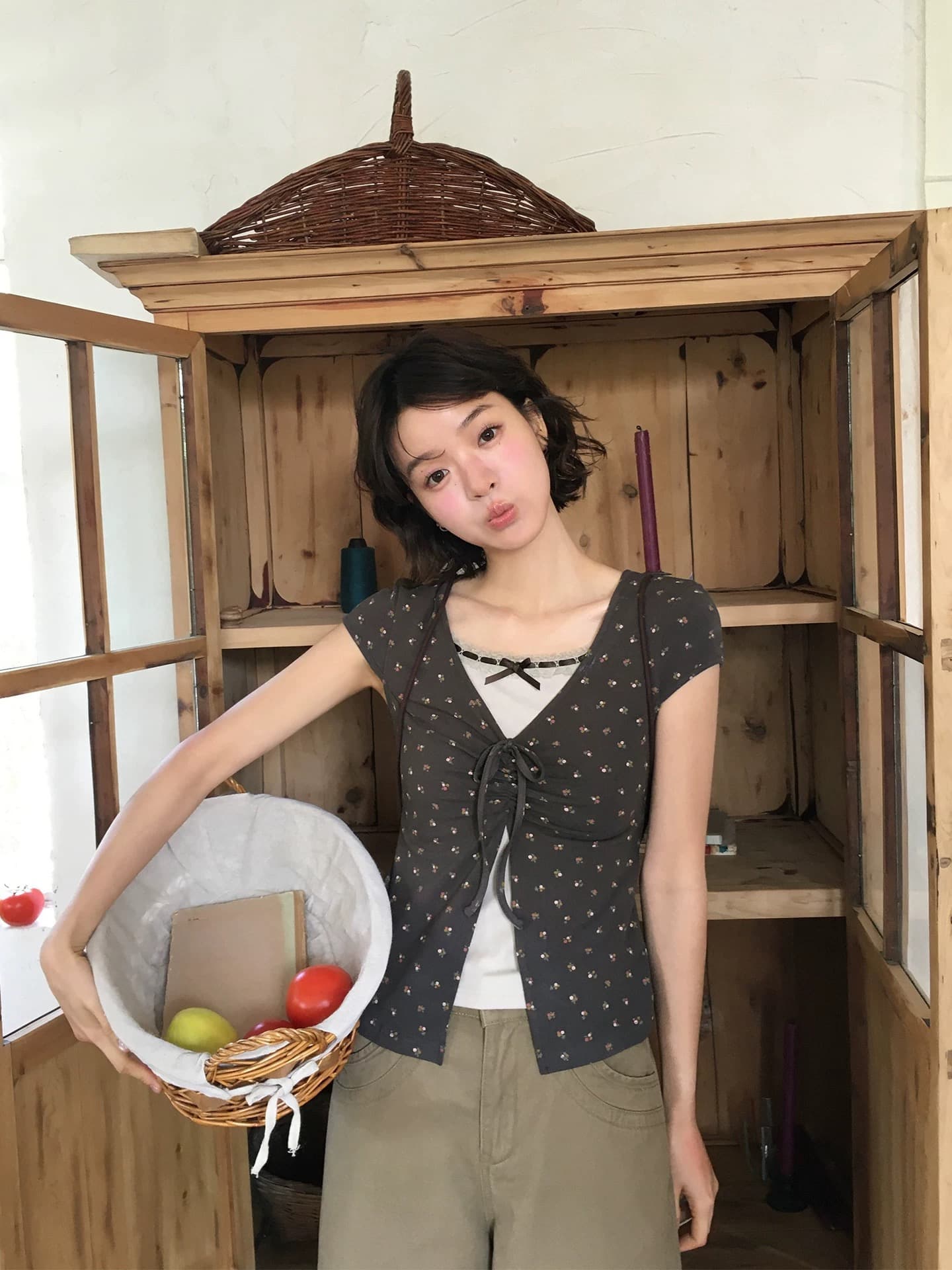 안녕하세요. 대포 페이크 레이어드 레이스 꽃무늬 반팔 티셔츠 여성 여름 새로운 느긋한 몸매 가꾸기 디자인 센스 Chic 맨위 상세 이미지 3