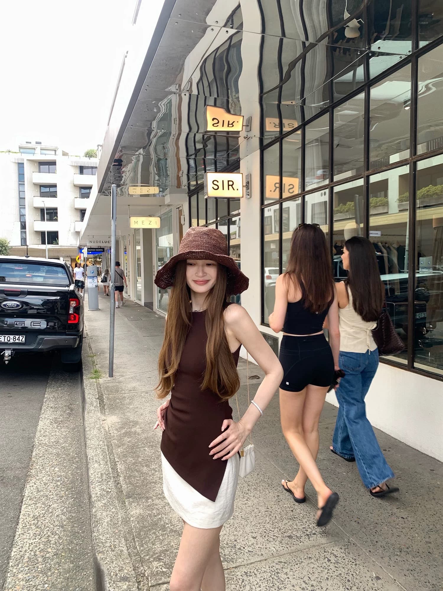 madofit Madou rachel 파리 일러스트레이션 도시 lady 센스 슬림해 보이는 핀치 Pleat 측면 트임 조끼 이미지 2