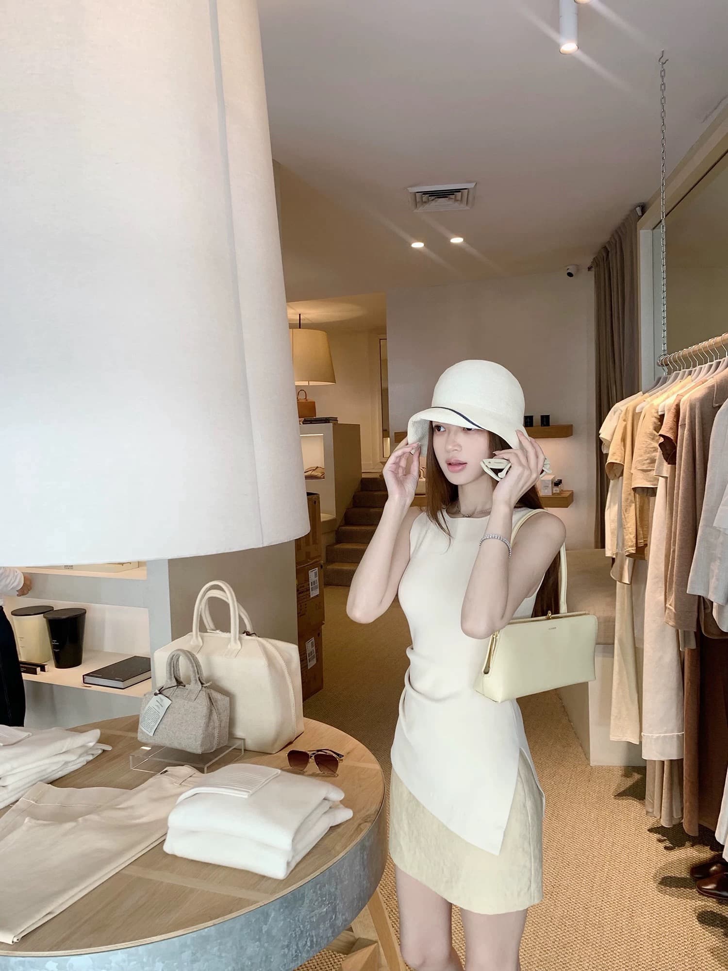 madofit Madou rachel 파리 일러스트레이션 도시 lady 센스 슬림해 보이는 핀치 Pleat 측면 트임 조끼 상세 이미지 1