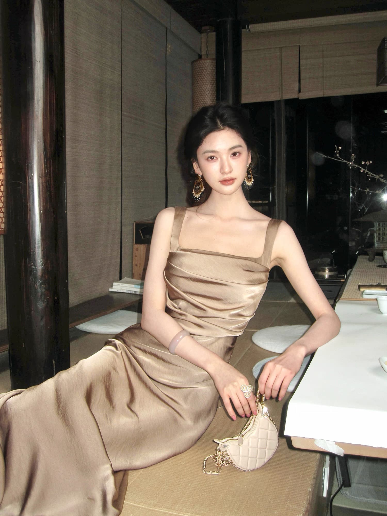 하나부터 순간 선 구름 프랑스식 새틴 슬립 여성 드레스 고급 펌프 Pleat 디자인 허리 수축 슬림해 보이는 롱 스커트 상세 이미지 6