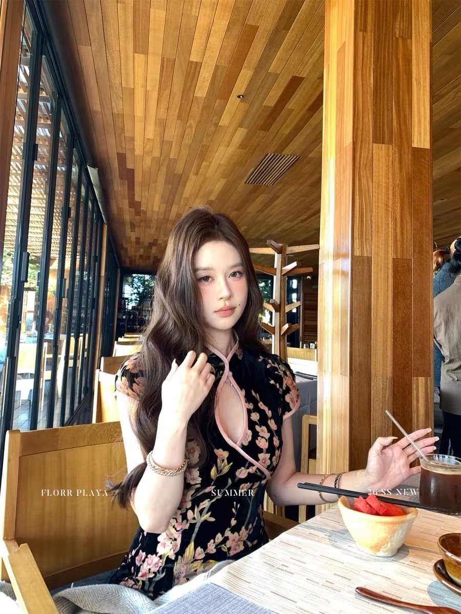 새로운 중식 홀로우 아웃 벨벳 배색 테두리 짧은 몸매 가꾸기 치파오 상세 이미지 4