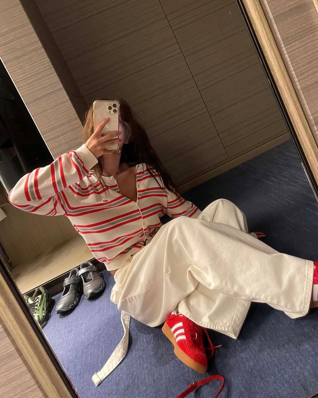 chic 한국 새로운 배색 스트라이프 라운드 넥 부서 버클 부드러운 니트 오픈 가디건 스트라이프 스웨터 이른 가을 여성 상세 이미지 2