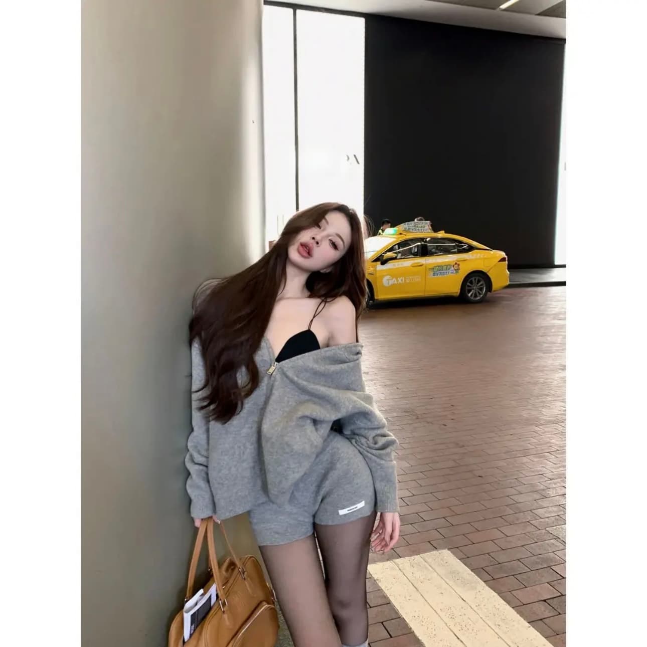 2025 가을 새로운 느긋한 느슨함 센스 회색 모직물 후드 티 스웨터 여성 경기 하이웨이스트 슬림해 보이는 캐주얼 반바지 이미지 3