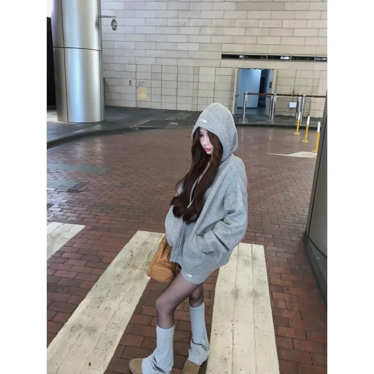 2025 가을 새로운 느긋한 느슨함 센스 회색 모직물 후드 티 스웨터 여성 경기 하이웨이스트 슬림해 보이는 캐주얼 반바지 상세 이미지 4
