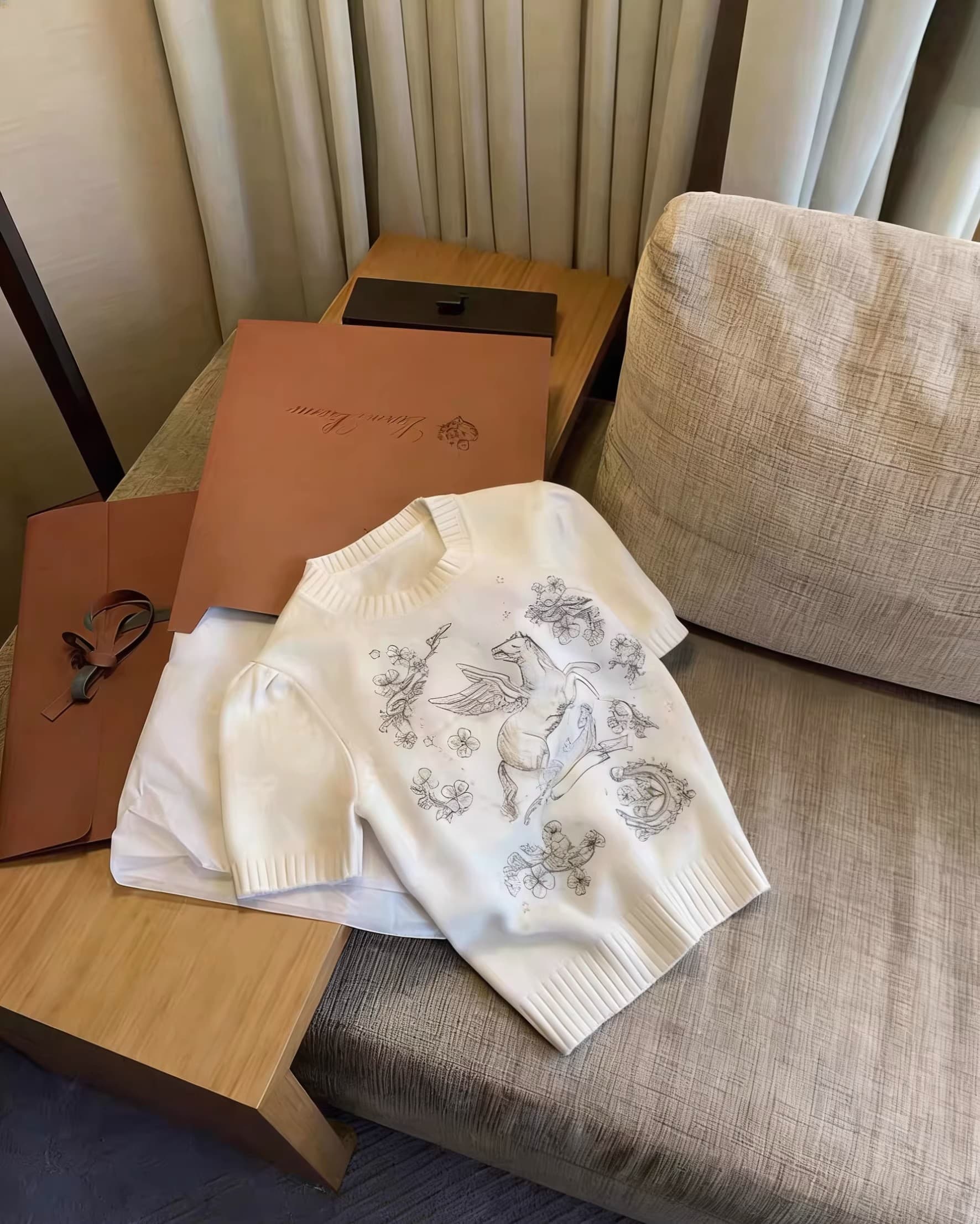 팬 팬 같은 단락 신년 작은 말 부드럽다 무거운 작업 자수 6 백만 바늘 말의 해 슬림해 보이는 긍정적 인 어깨 반팔 이미지 4