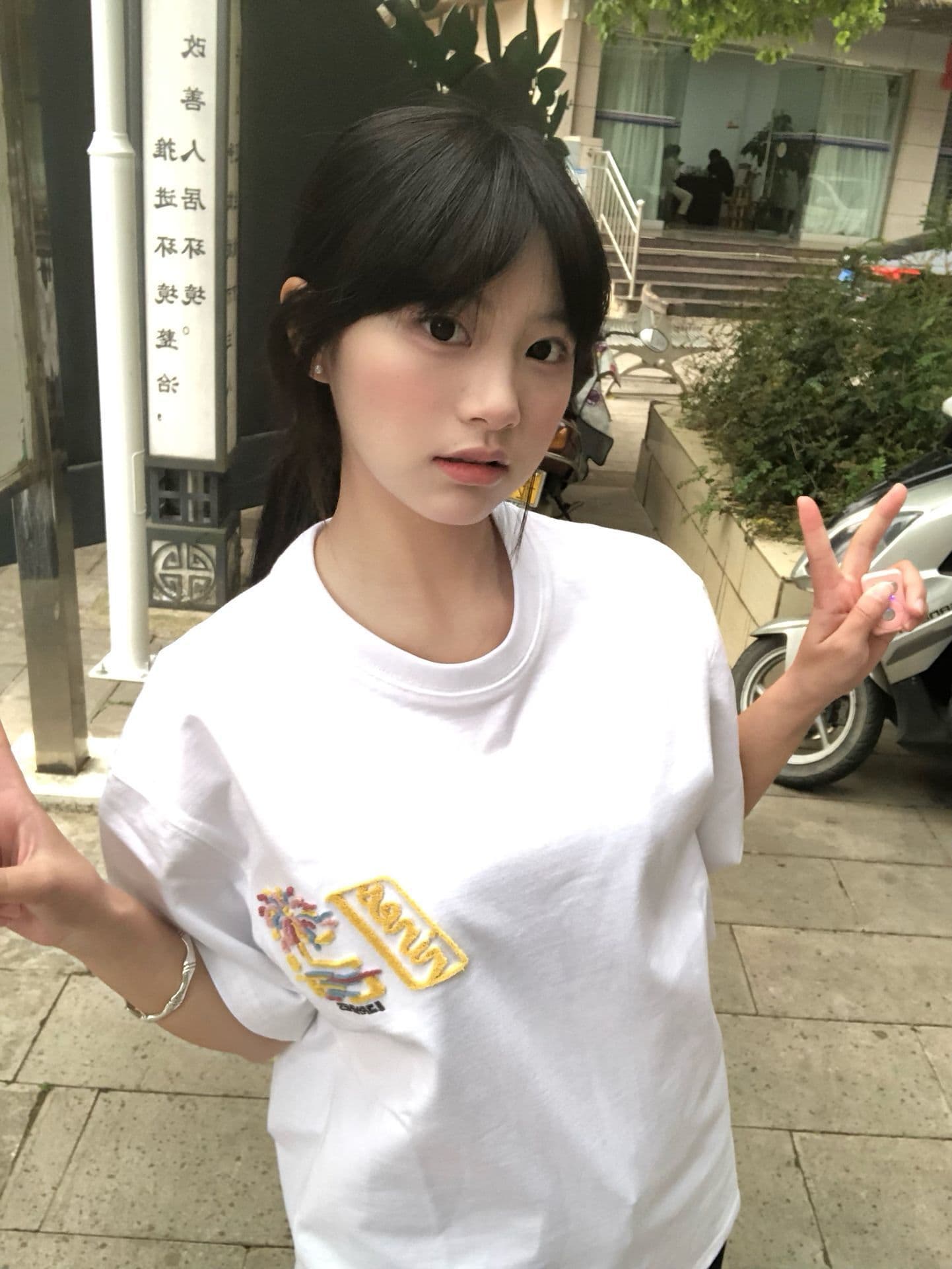 순면 240 그램 원본 자수 품질 업그레이드 2026 여름 폭발 디자인 불꽃놀이 알파벳 화이트 반팔 티셔츠 이미지 2
