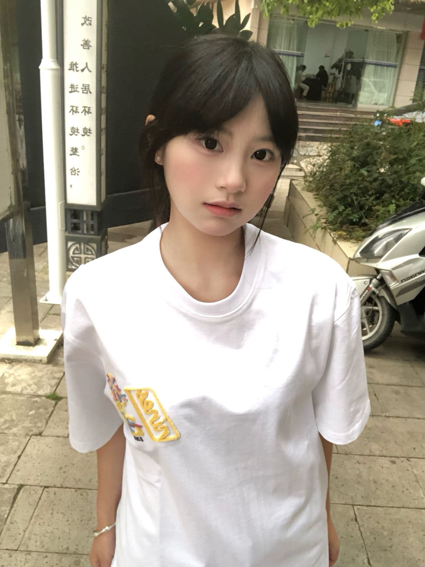 순면 240 그램 원본 자수 품질 업그레이드 2026 여름 폭발 디자인 불꽃놀이 알파벳 화이트 반팔 티셔츠 상세 이미지 5