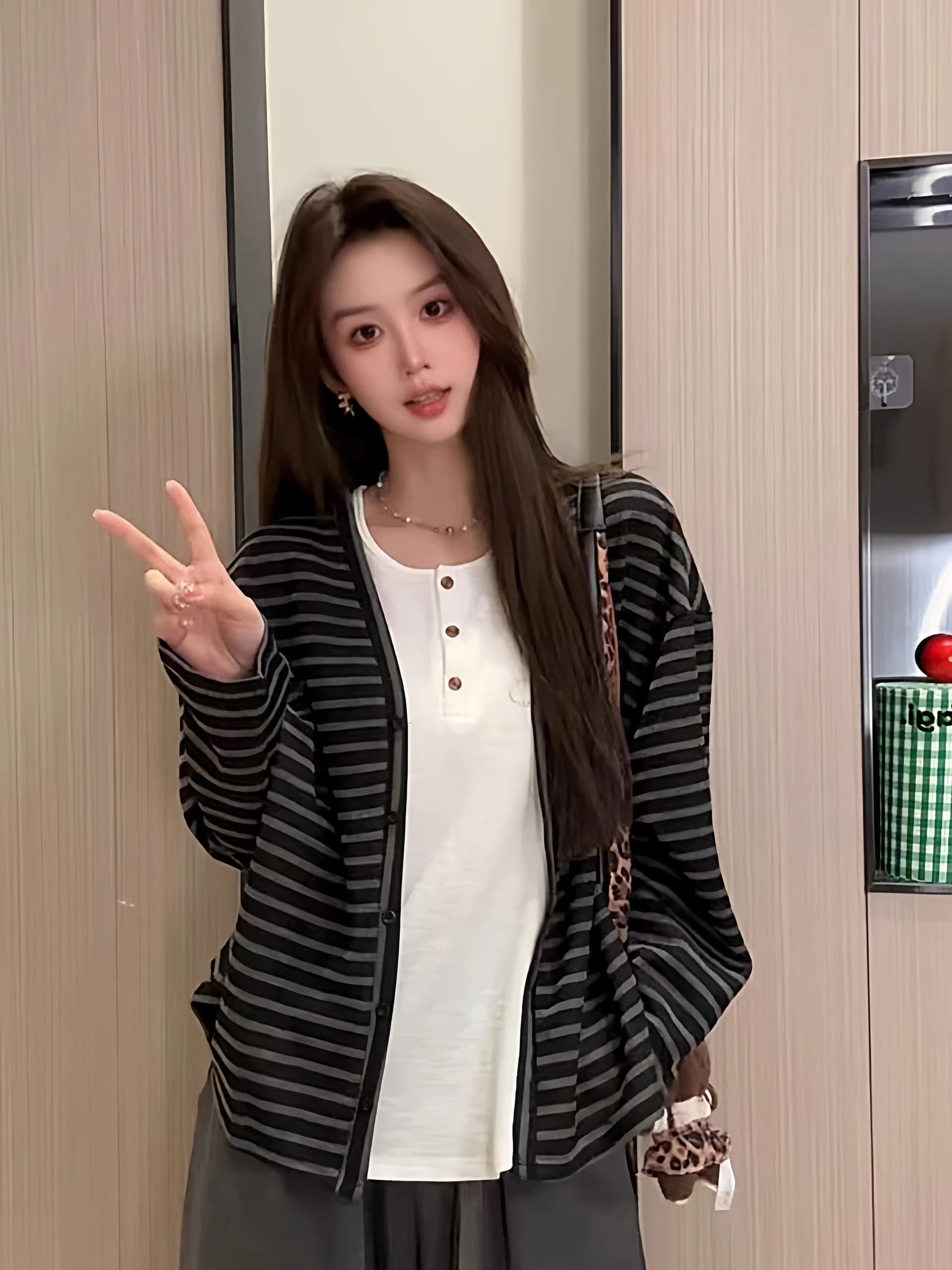 흔들어서 톤 폭발 광저우 원본 원단 컬러 짜임 기사 조기 가을 2026 폭발 루즈핏 캐주얼 스트라이프