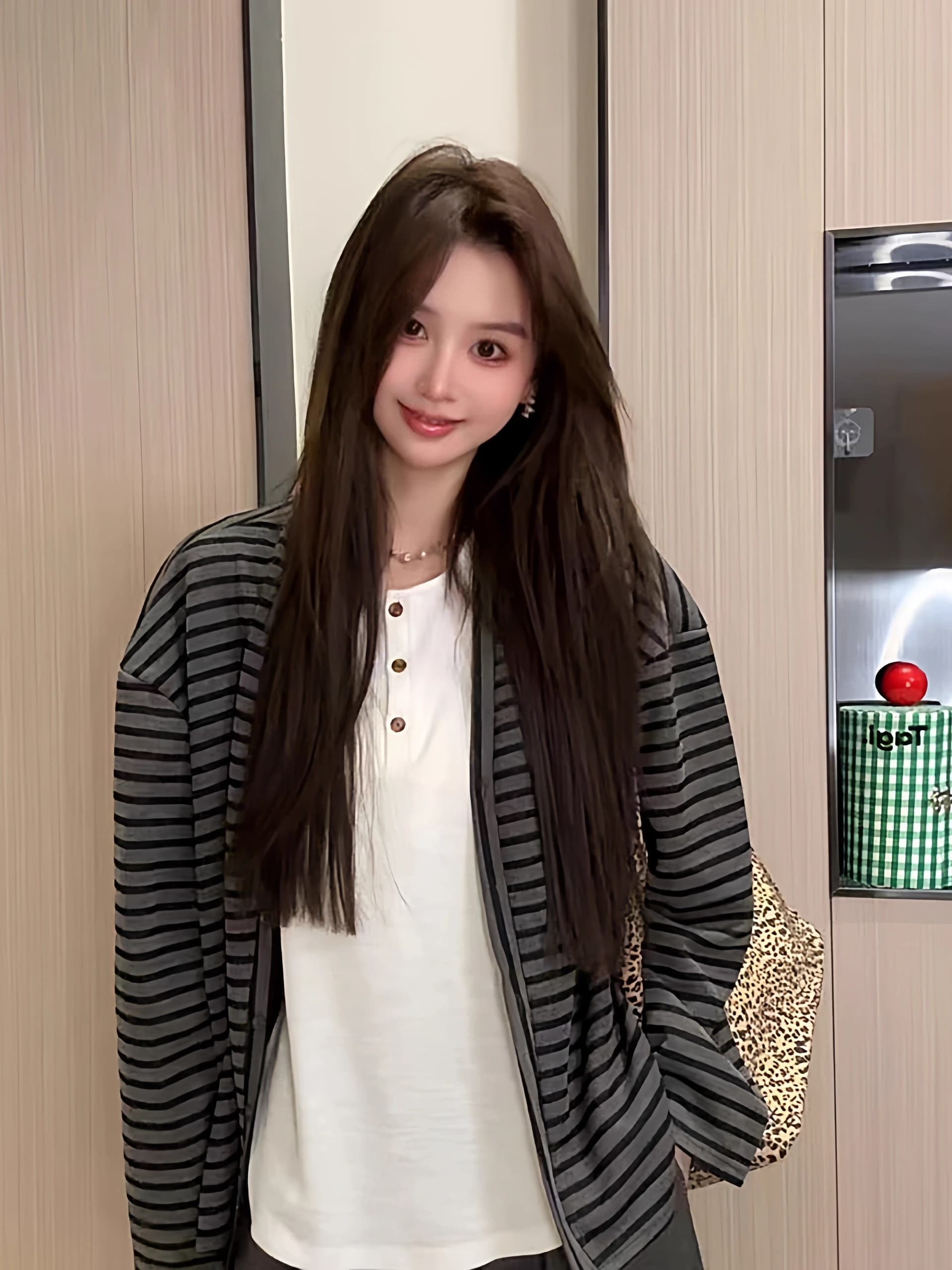 흔들어서 톤 폭발 광저우 원본 원단 컬러 짜임 기사 조기 가을 2026 폭발 루즈핏 캐주얼 스트라이프 이미지 2