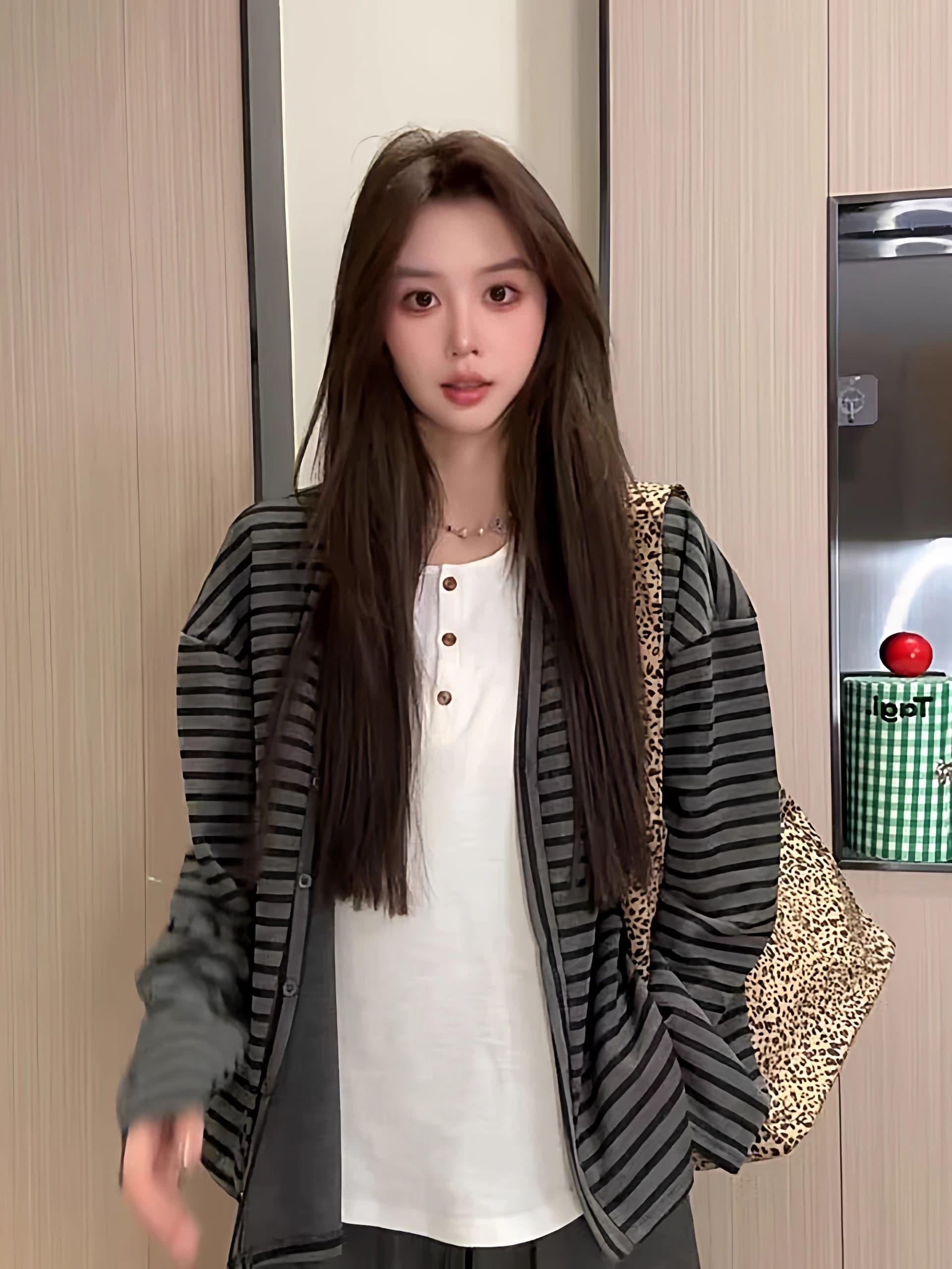 흔들어서 톤 폭발 광저우 원본 원단 컬러 짜임 기사 조기 가을 2026 폭발 루즈핏 캐주얼 스트라이프 이미지 4