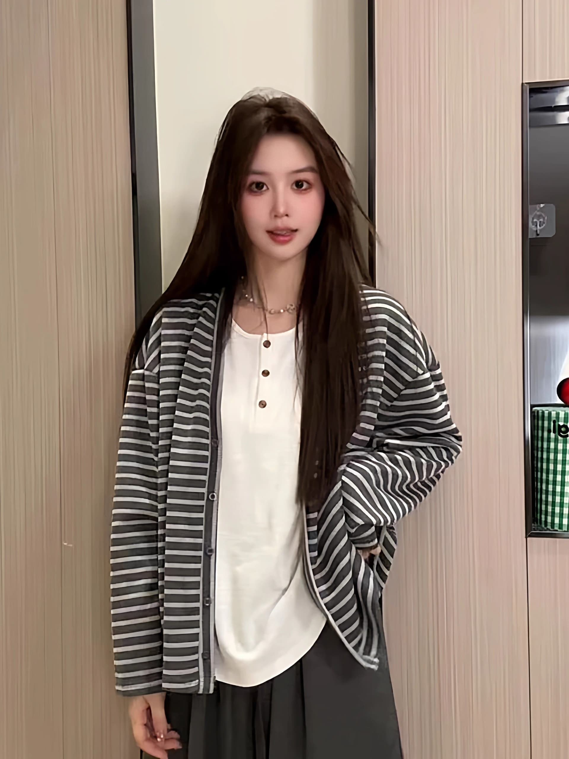 흔들어서 톤 폭발 광저우 원본 원단 컬러 짜임 기사 조기 가을 2026 폭발 루즈핏 캐주얼 스트라이프 이미지 3