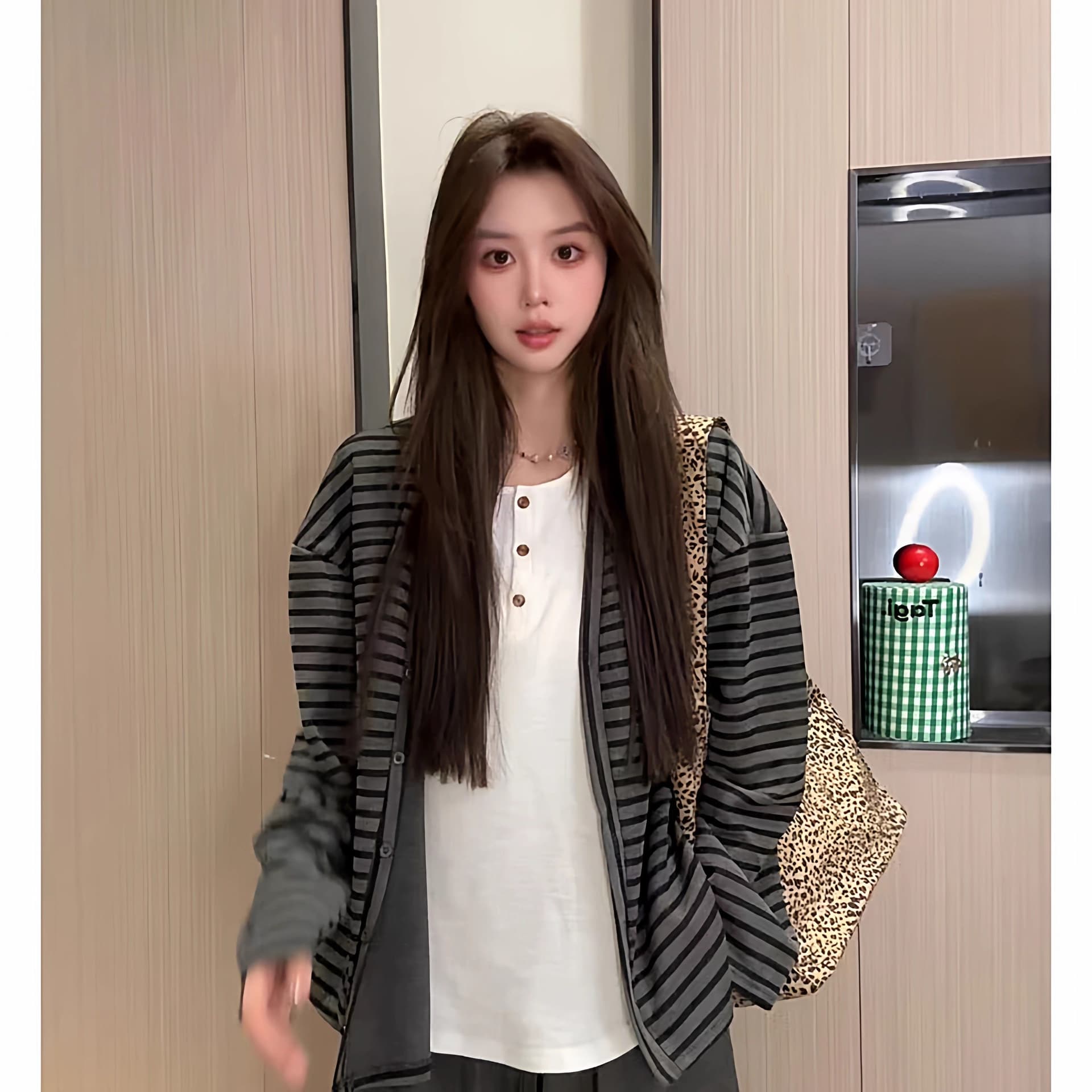 흔들어서 톤 폭발 광저우 원본 원단 컬러 짜임 기사 조기 가을 2026 폭발 루즈핏 캐주얼 스트라이프 상세 이미지 3