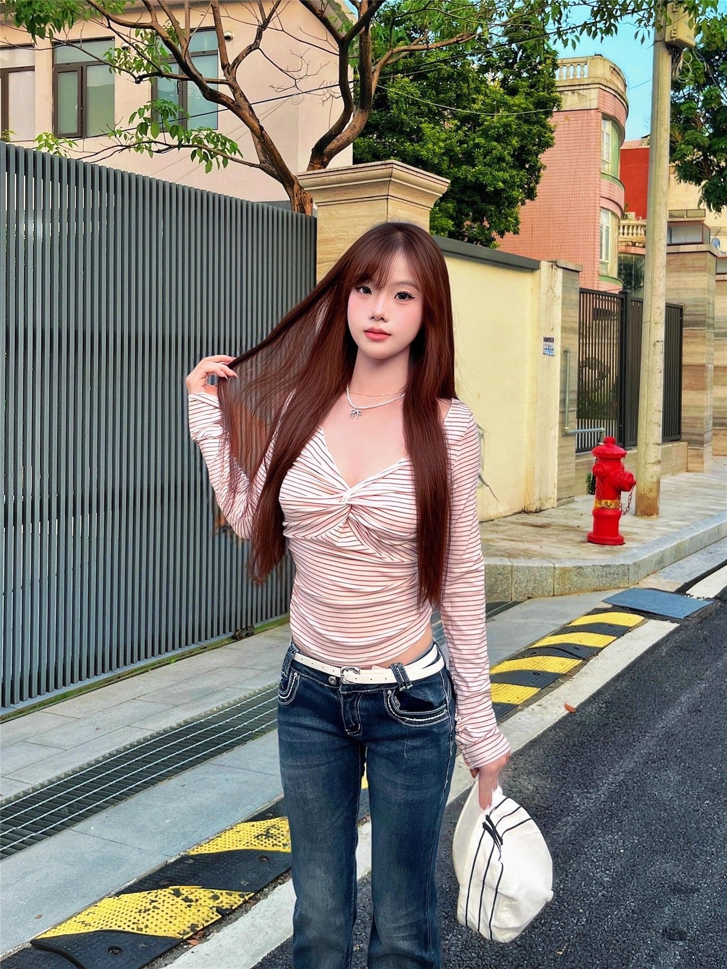 주간 실크 라이 경기 서울 원본 원단 Chic 디자인 센스 비틀림 V넥 긴팔 티셔츠 여성 2026 가을 상세 이미지 2