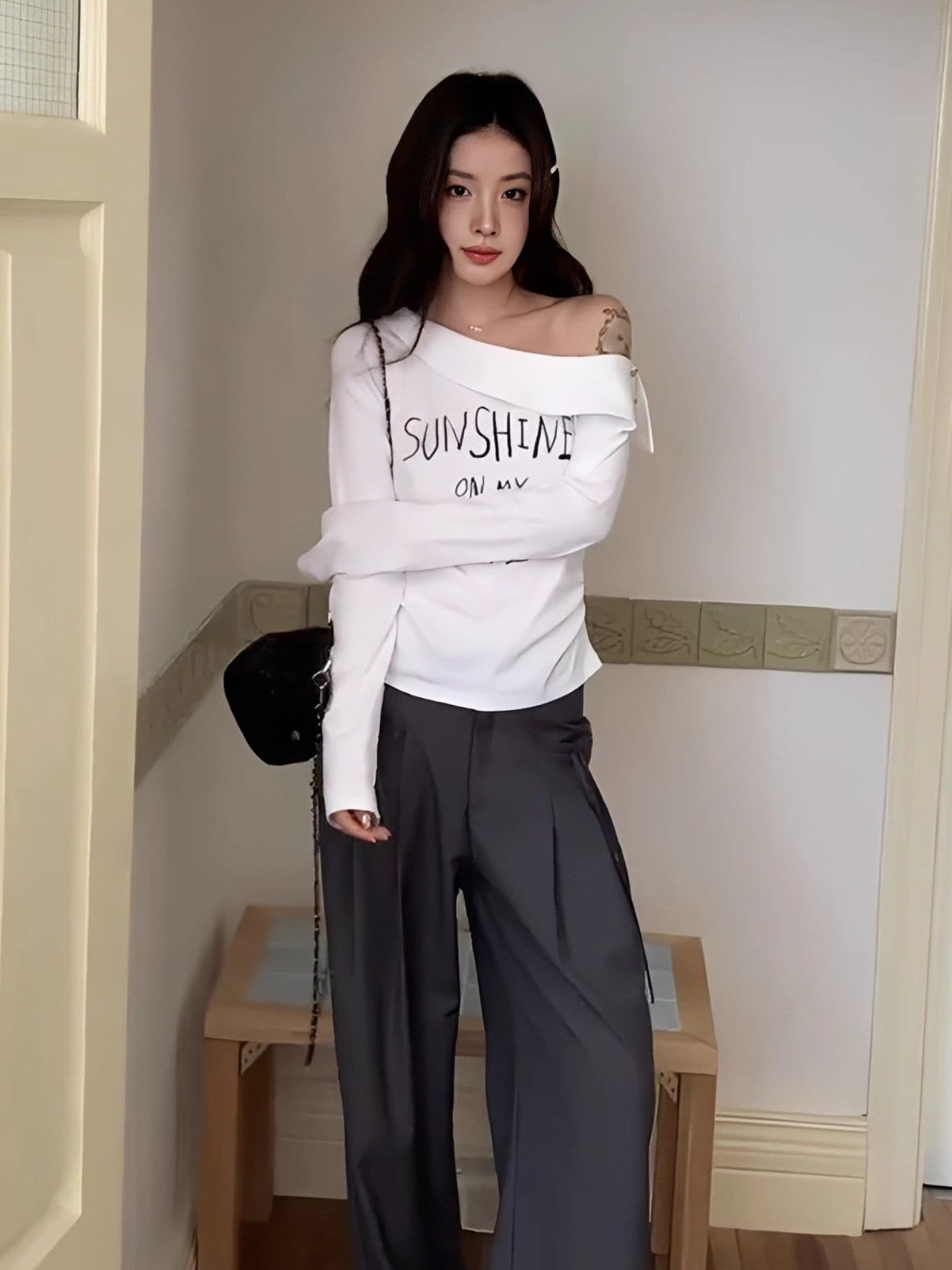 광저우 원본 32 순면 260 그램 한 화이트 알파벳 프린트 긴팔 티셔츠 여성 2026 미니멀리즘 이미지 4